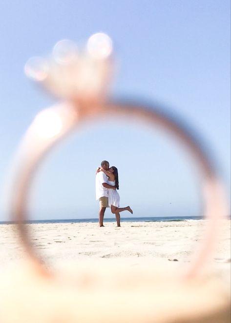 Save The Date Beach Photo Ideas, Save The Date Beach Pictures, Save The Date Beach Ideas, Beach Save The Date Photos, Foto Trash, Diy Engagement Photos, Save The Date Beach, Pre Wedding Praia, Pre Wedding Photoshoot Beach