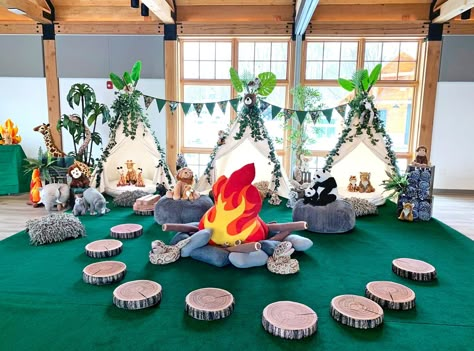 Safari Themed Parties - Picnics & Slumber Parties — Dream & Party Safari Teepee, Safari Jungle Birthday Party, Safari Birthday Party Ideas, Jungle Safari Birthday Party, Camping Theme Birthday, Jungle Thema, Jungle Safari Birthday, Teepee Party, Tipi Tent