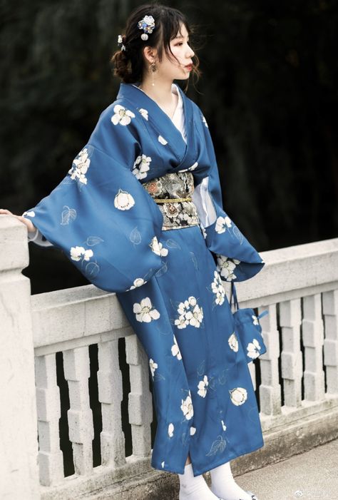 Blue Japanese Kimono, Japanese Yukata Women, Yukata Aesthetic, Traditional Japanese Clothing Woman, Blue Yukata, Yukata Women, Japanese Kimono Dress, Japanese Traditional Clothing, Kimono Outfit