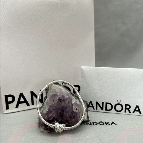 PANDORA Butterfly Bracelet Pandora Essence Charms, Silver Pandora Bracelet, Pandora Packaging, Pandora Butterfly, Pandora Essence, Pandora Heart, Vintage Chanel Handbags, Pandora Jewelry Bracelets, Butterfly Bracelet