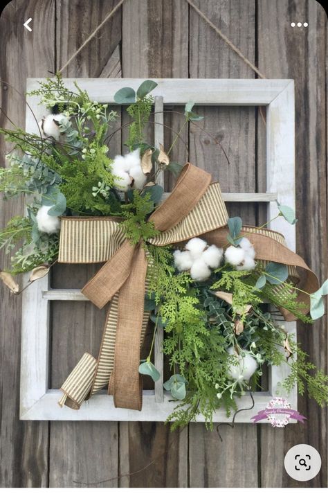 Window Frame Outdoor Decor, Old Window Wreath Ideas, Single Pane Window Crafts, Window Frame Wreath, Old Window Ideas For Outside, What To Do With Old Windows, Crafts With Old Windows, Rustic Window Frame Decor, Vintage Window Frame Ideas