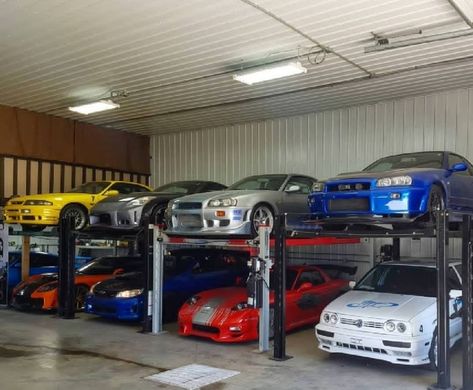 Jdm Garage House, Tuner Garage, Jdm Garage, Basement Garage, Garage Guest House, Cool Garages, Dream Car Garage, Luxury Garage, Warehouse Design