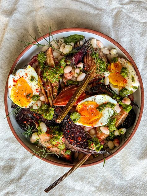 Warm Beet, Fennel & White Bean Salad with Beet Greens Chimichurri - Dishing Up the Dirt Beet Main Dish, Healthy Vegetarian Recipes, Green Bean Salad, Vegetarian Mains, Enchanted Woodland, White Bean Salad, Turnip Greens, Dinner Plans, Beet Greens