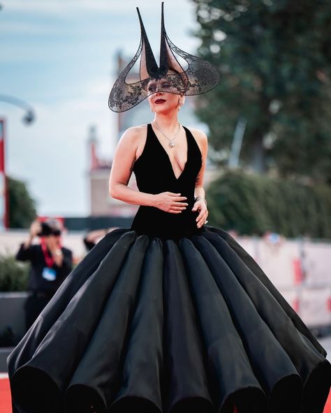 Lady Gaga (@ladygaga) • Instagram photos and videos Lady Gaga Joker, Dior Gown, Dreamy Gowns, Haute Couture Gowns, Valentino Haute Couture, Venice Film Festival, Red Carpet Dresses, Red Carpet Looks, Fashion Poses