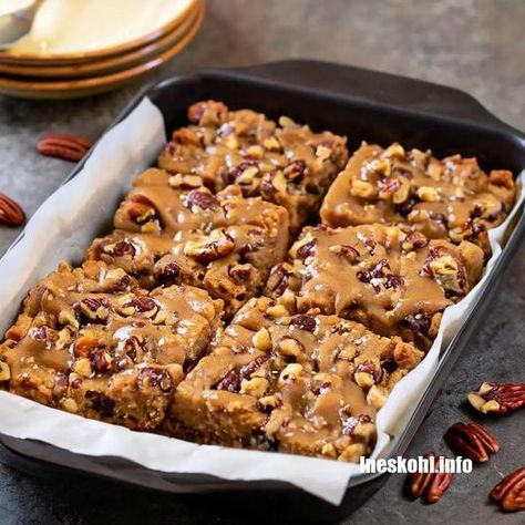 Turtle Cookie Bars, Ineskohl Kitchen, Turtle Bars, Sweet Potato Cornbread, Turtle Cookies, Cookies Brownies, Cookie Cake Recipe, Desserts Menu, Cheesecake Desserts