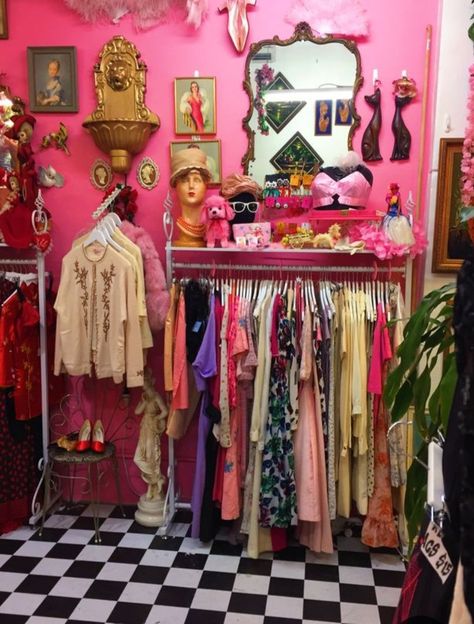 Funky Store Interior, Funky Dressing Room, Alternative Closet Ideas, Boutique Store Ideas, Home Boutique Ideas Small Spaces, Making A Closet, Maximalist Closet, Dream Closet Room, Vintage Dressing Rooms