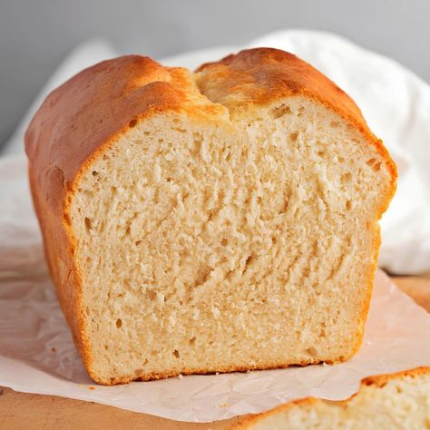 This cottage cheese bread is a low-carb dream! Made with 6 simple ingredients, it's a protein-packed treat you can feel good about. Emergency Bread, Yogurt Bread, Honey Bread, Easy Foods, A Loaf Of Bread, Coconut Bread, Desserts Vegan, Lemon Coconut, Loaf Of Bread