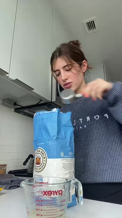 @kate the chocolate somehow ended up on only half the bagel | Bagels Recipe | TikTok Bagels Recipe, Recipe Tiktok, Bagel Recipe, Bagels