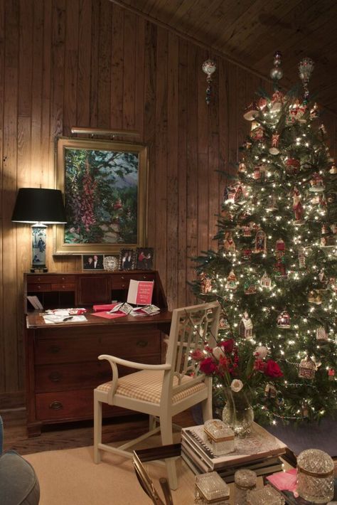 Cottage Core Christmas Tree, Cottagecore Christmas Tree, Cottage Christmas Tree, Bedroom Tree, Cottage Core Christmas, Cozy Core, Flower Magazine, The Leaning Tower Of Pisa, Cottagecore Christmas