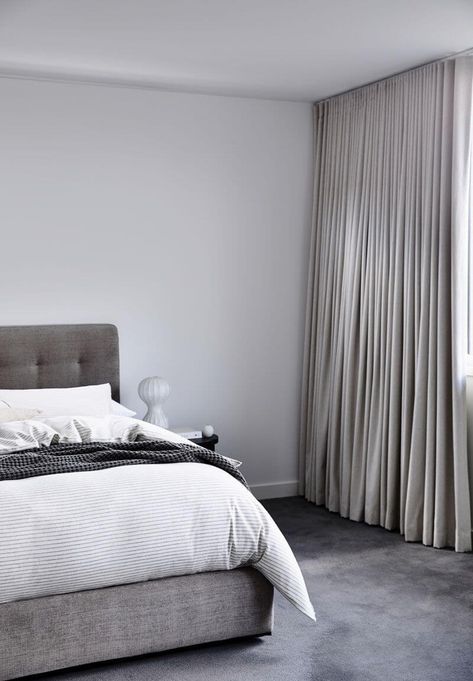 Clean Curtains, Grey Curtains Bedroom, Quail House, Light Gray Bedroom, Minimalist Curtains, Light Curtains, New Modern House, Bedroom Gray, Black Rocks