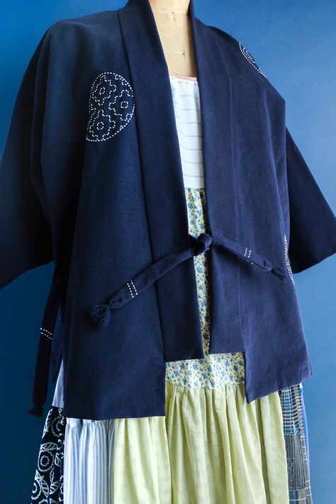 Hippari Jacket with Sashiko Stitching – Tatter Sashiko Kimono Jackets, Sashiko Fashion, Kimonos Outfits, Kimono Outer, Designer Kimono, Sashiko Jacket, Sashiko Stitching, Japanese Jacket, Diy Denim Jacket