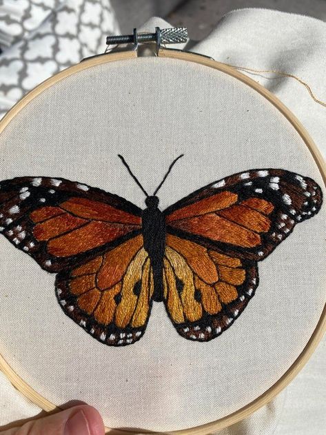 Emillie Ferris Embroidery, Monarch Embroidery, Emillie Ferris, Monarch Butterfly Pattern, Emoji Coloring Pages, Hand Embroidery Videos, Felt Embroidery, Pola Sulam, Butterfly Embroidery