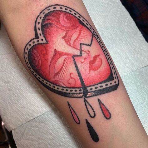 Traditional Heart Tattoos, Heart Tattoo Wrist, C Tattoo, Heart Tattoo Designs, Traditional Tattoo Art, Tattoo Outline, Face Tattoo, American Traditional Tattoo, Forearm Tattoo