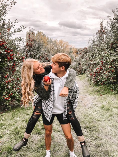 Couple Poses Apple Orchard, Apple Picking Couples Photos, Apple Picking Poses Couple, Couple Apple Orchard Pictures, Apple Orchard Couple Pictures, Couple Apple Picking Pictures, Apple Picking Couple Pictures, Apple Orchard Photoshoot Couple, Apple Picking Photoshoot Couple