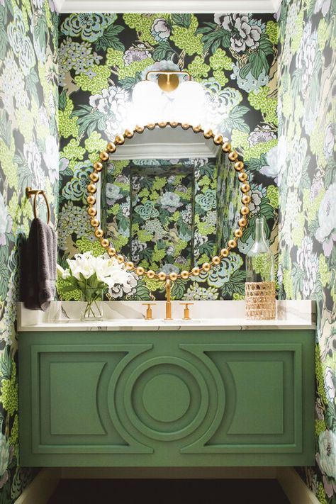 Funky Bathroom, Powder Room Wallpaper, Funky Wallpaper, Deco Rose, Baby Wallpaper, Downstairs Bathroom, Half Bathroom, Powder Bath, Green Bathroom