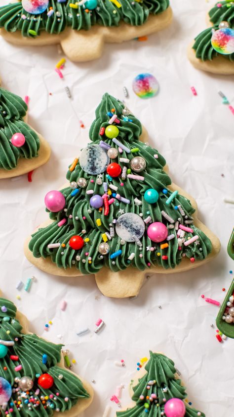 Colourful Christmas Cookies, Christmas Frosted Sugar Cookies, Holiday Cookies Decorated Buttercream, Colorful Christmas Cookies, Christmas Buttercream Board, Christmas Birthday Cookies Decorated, Christmas Cookies Decorated Buttercream, Christmas Buttercream Cookies, Christmas Cookie Decorating Ideas Buttercream