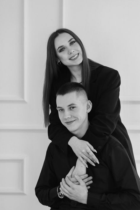 Mother Son Photos Older, Mother Son Photoshoot Older, Mother Son Poses Older, Mother Son Photos Single Moms, Single Mom Photo Shoot Mother Son, Mom And Son Photo Ideas Older, Mom And Son Photo Ideas, Adult Family Photography, Mother And Son Photoshoot