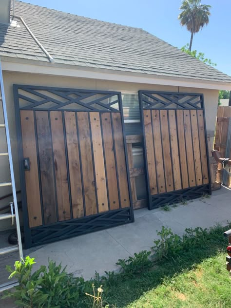 Metal Wood Gate, Gate Doors Ideas Fence, Metal Gate Ideas, Wood Gate Ideas, Wood And Metal Gate, Wooden Gate Designs, Wooden Gates Driveway, Metal Garden Gates, Wood Fence Design