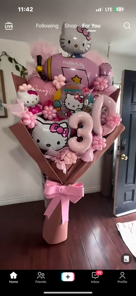 Balloon Flower Bouquet Ideas, Fall Sunflower Weddings, Hello Kitty Birthday Theme, Surprise Birthday Decorations, 15th Birthday Cakes, Balloon Bouquet Diy, Diy Gift For Bff, Hello Kitty Gifts, Birthday Bouquet