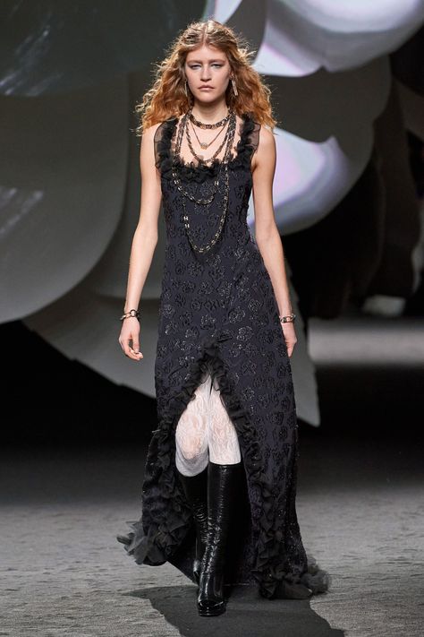 Chanel Fall 2023, Punk Street Style, Fall 2023 Ready To Wear, 2023 Ready To Wear, Chanel Collection, Runway Collection, Vogue Fashion, Fall 2023, Fashion Show Collection