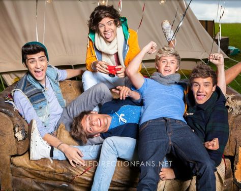 Photo shoot from the Live While We're Young video Home One Direction, One Direction Fotos, Harry Styles One Direction, One Direction Wallpaper, Singing Competitions, One Direction Photos, One Direction Harry Styles, One Direction Harry, One Direction Videos