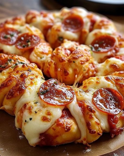 WOULD YOU EAT THIS TREMENDOUS 🍕 Four Cheese Pepperoni Pizza Knots 🧀? Perfect for game night or a fun family dinner, these cheesy delights are sure to please! 🍽️ Ingredients 🍽️ - 1/4 cup Parmesan cheese, grated - 1/4 cup provolone cheese, shredded - 1/2 cup mozzarella cheese, shredded - 1/2 cup marinara sauce - 1 tsp Italian seasoning - 1 egg, beaten (for egg wash) - 1/2 cup pepperoni slices - 1/4 cup cheddar cheese, shredded - 1 lb pizza dough 🧑‍🍳 Directions 🧑‍🍳 1. Preheat your oven to 400... Pizza Dough Ideas, Pizza Knots, Pepperoni Pizza Bread, Game Night Food, Pizza Bread Recipe, Italian Night, Food Babe, Food Therapy, Provolone Cheese