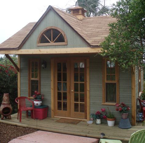 This spacious Bala bunkie requires no permit! Unique Backyard Ideas, Cottage Bunkie, Lake House Paint Colors, Bunkie Ideas, Unique Backyard, Pool Guest House, Glen Echo, Backyard Guest Houses, Pool Cabanas