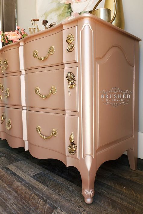 Rose Gold Dresser Diy, Rose Gold Painted Furniture, Lilly Decorations, Pink And Gold Furniture, Earth Bedroom, Rose Gold Furniture, Gold Painted Furniture, Refurbish Ideas, Pink Painted Furniture