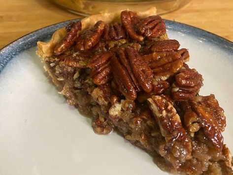 Honey Pecan Pie Recipe, Popular Thanksgiving Sides, Honey Pecan Pie, 300 Calorie Breakfast, Tupelo Honey, Low Calorie Breakfast, Pecan Pie Recipe, 300 Calories, Thanksgiving Sides