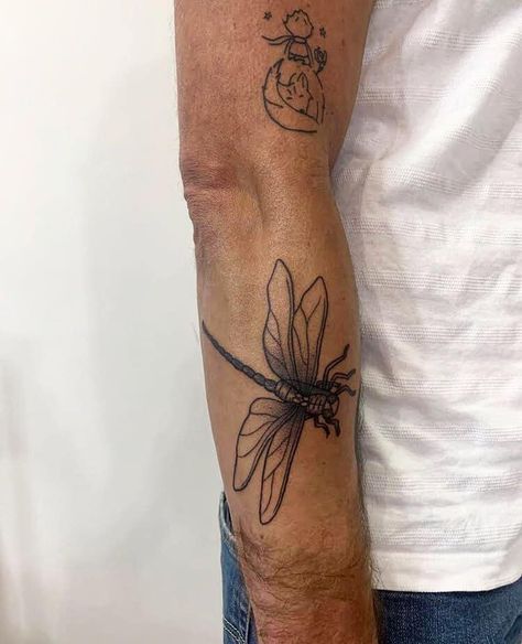 Dragonfly Tattoo Men, Tattoo Design For Men, Dragonfly Symbolism, Dragonfly Tattoos, Small Dragonfly Tattoo, Dragonfly Tattoo Design, Boho Tattoos, Circle Tattoos, Colorful Dragonfly