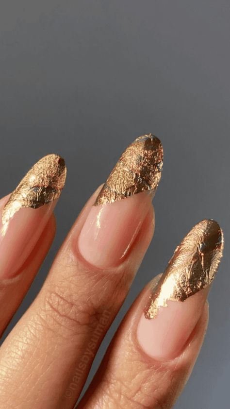 How To Use Gold Foil Flakes On Nails, Gold Manicure Ideas, Nails With Foil Flakes, Gold Flake Nails, Fresh Nail Designs, Foil Manicure, Gold Nail Ideas, Gold Foil Nails, September Nail Ideas