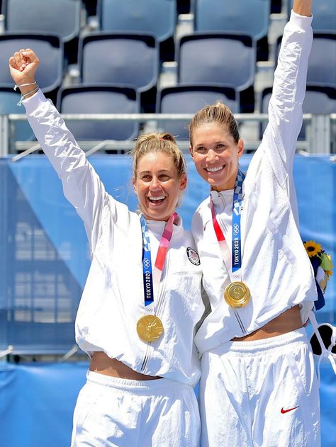 April Ross and Alix Klineman, Team USA, Gold Medal winners in Beach Volleyball, 2020/2021 Tokyo Summer Olympics Olympic Beach Volleyball, Olympic Winners, Tokyo Summer, Avatar Animals, Usa Volleyball, 2024 Summer Olympics, 2024 Olympics, Usa Girls, Usa Women