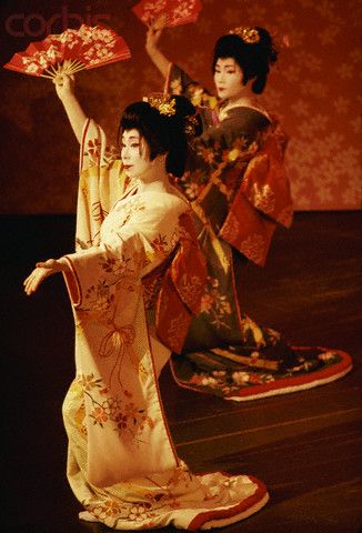 Japanese fan dancers Memoirs Of A Geisha, Fan Dance, Geisha Art, Japanese Clothing, Japanese Fan, Flamenco Dancers, Shall We Dance, Traditional Dance, Japanese Geisha