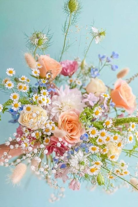 Wildflower Wedding Theme, Prom Flowers, Garden Party Wedding, Pastel Wedding, Wildflower Wedding, Bouquet Of Flowers, Arte Floral, Flower Bouquet Wedding, Wedding Themes