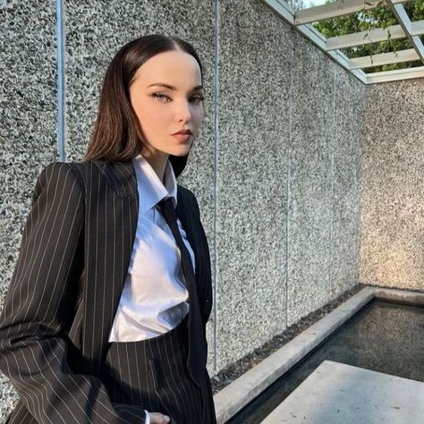 Dove Cameron Breakfast, Girls In Ties, Breakfast Outfit, Dove Cameron Style, Woman Suit Fashion, Best Boyfriend, Famous Girls, Dove Cameron, Girl Crushes