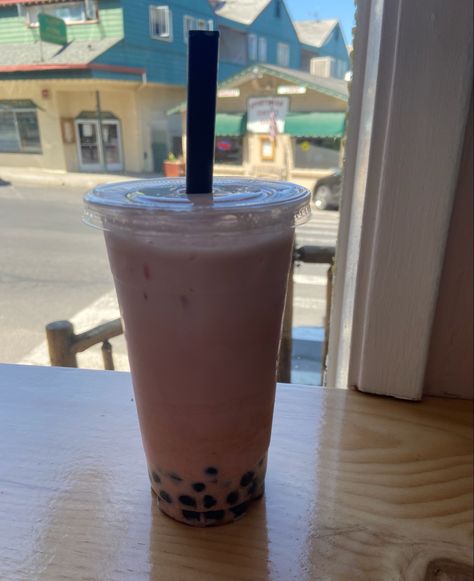 Boba Orders, Milktea Aesthetic, Milk Tea Aesthetic, Strawberry Milk Boba, Boba Strawberry, Strawberry Fruit Tea Boba, Drinks Boba Aesthetic, Brown Sugar Milk Tea Boba, Strawberry Milk Tea