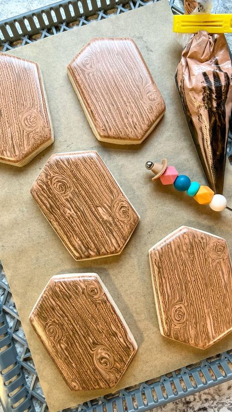 Breanna Deeds on Reels Royal Icing Wood Effect, Wood Grain Cookies Royal Icing Tutorial, Wood Grain Royal Icing Cookies, Wood Grain Cookies, Royal Icing Tutorial, Woodland Cookies, Paint Pallette, Cookie Recipes Decorating, Star Wars Cookies