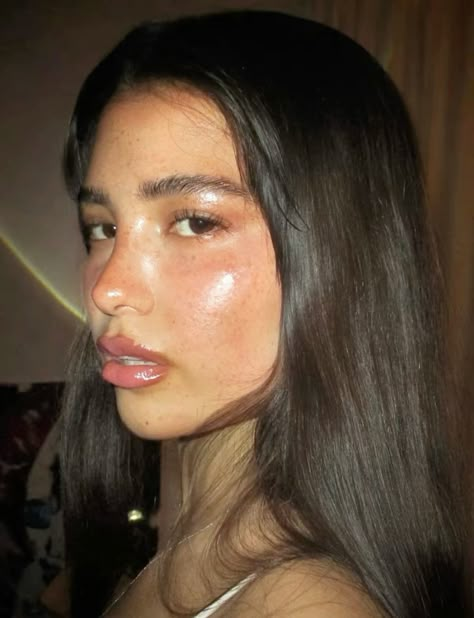 #makeup #makeupoftheday #ideas #inspiration #summermakeuplooks #dewy Yellow Skin Tone Makeup, Light Dewy Makeup, Freckle Makeup Look, Dewey Makeup, Natural Dewy Makeup, Dewy Summer Makeup, Dewy Makeup Look, Skin Tone Makeup, Doing Makeup