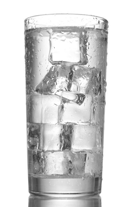 Water Aesthetic, Cold Ice, Health And Fitness Magazine, Daily Health Tips, Lower Blood Sugar, Pure Water, Water Glass, Ice Cubes, Health And Fitness Tips