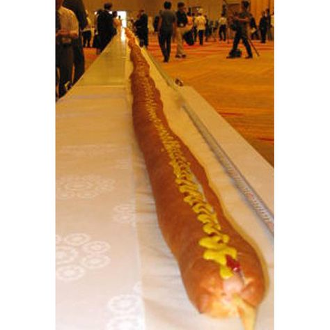 The world's longest hotdog, sausage! Big Hot Dog, Decadent Food, Big Burgers, Long Hots, Weiners, Giant Food, Big Meals, Picture Day, World Records