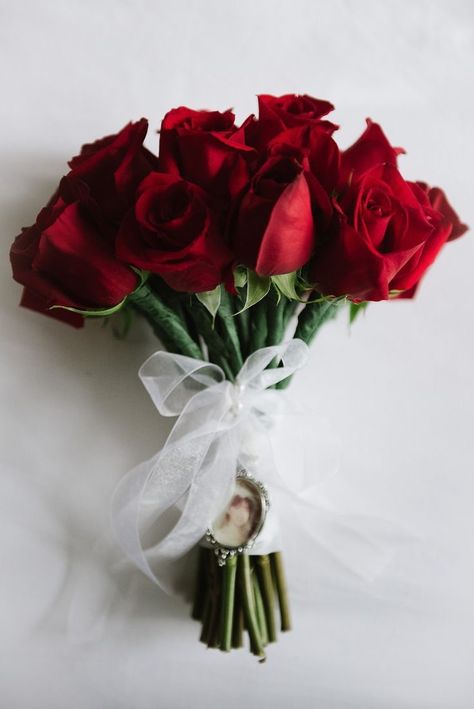 Chapel Wedding, American Rag, Iowa, Buzzfeed, Red Roses, Roses, Books, Red