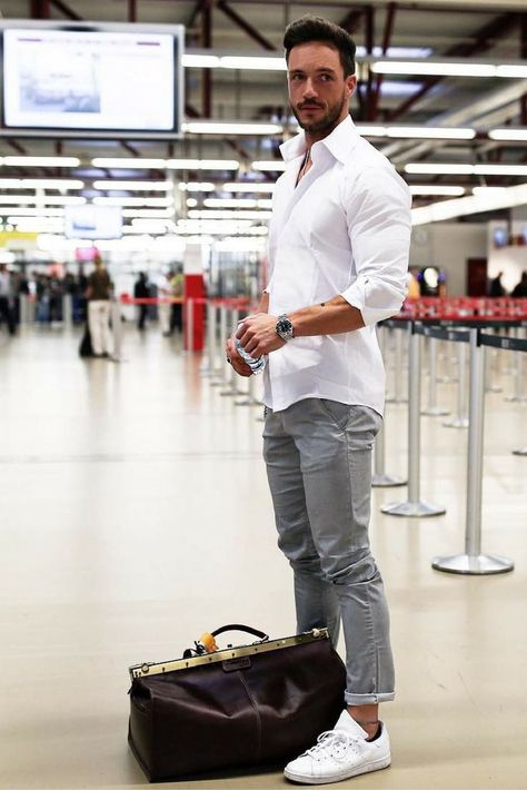 Travel Fits, White Shirt Outfits, Herren Style, Mode Tips, Style Rules, Mens Fashion Blog, How To Look Handsome, Elegante Casual, Men Style Tips