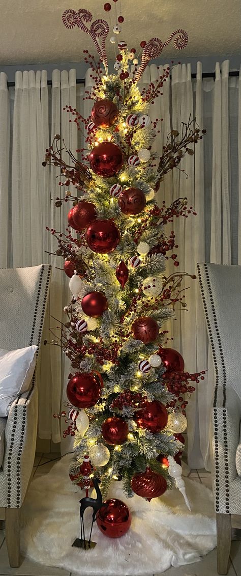 Slender Christmas Tree Ideas, Christmas In Small Spaces, Decorate A Pencil Christmas Tree, Christmas Pencil Tree Ideas, Pencil Christmas Tree Decorations, Pencil Christmas Tree Decor, Slim Xmas Tree Decorating Ideas, Pencil Tree Decorating Ideas Christmas, Slim Christmas Tree Ideas Decorating