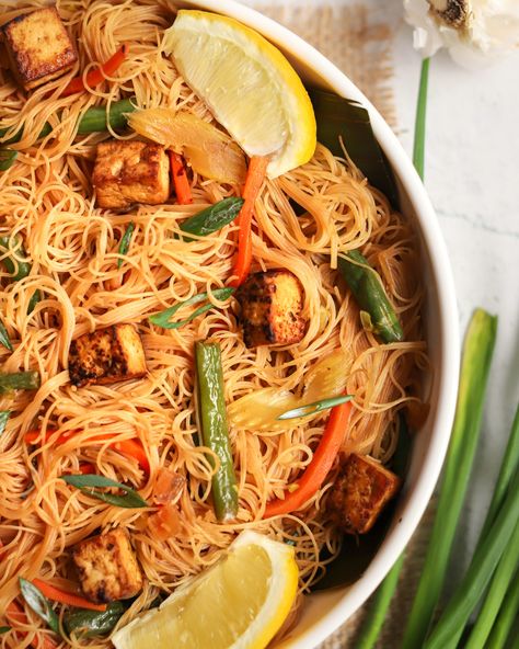 VEGAN FILIPINO PANCIT BIHON - Plant-Based Passport Vegan Pancit, Vegan Filipino, Tofu And Veggies, Filipino Pancit, Pancit Bihon, Pancit Recipe, Noodle Stir Fry, Curry Noodles, Food Substitutions