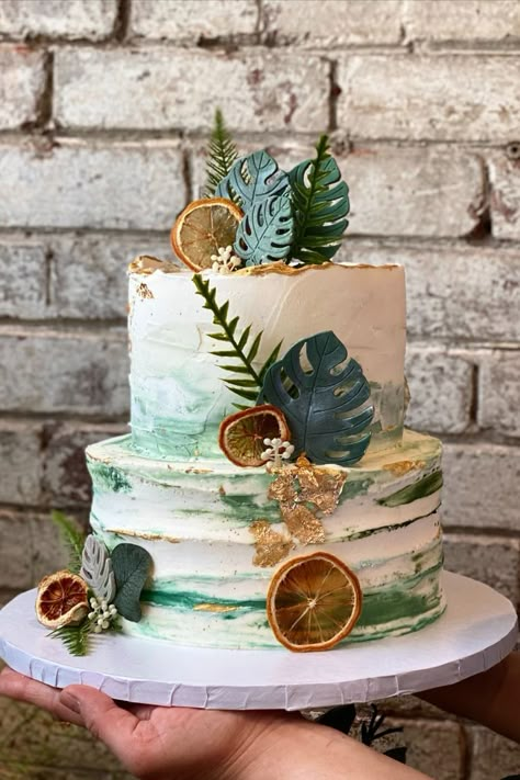 Tropical Cake For Men, Plant Theme Cake Ideas, Botanical Birthday Cake, Birthday Cake 28 Years Old, Plant Themed Cake, Jungle Wedding Cake, 35th Birthday Cakes, Tropical Birthday Cake, 28th Birthday Cake