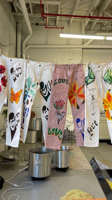 Hand Painted Jeans, Interior Design Classes, Fashion Dream Job, Nostalgia Art, Designer Brands Fashion, Fashion Design Portfolio, Painted Jeans, Painting Workshop, Sustainable Fashion Brands