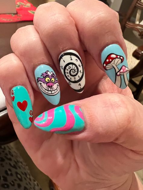 Disney Nails Disney Nail Polish, Alice In Wonderland Nails Acrylic Simple, Tower Of Terror Nails, Disney Goofy Nails, Cartoon Theme Nails, Simple Cartoon Nail Designs, Nail Designs Characters, Disney Character Nail Designs, Alice In Wonderland Nails Designs