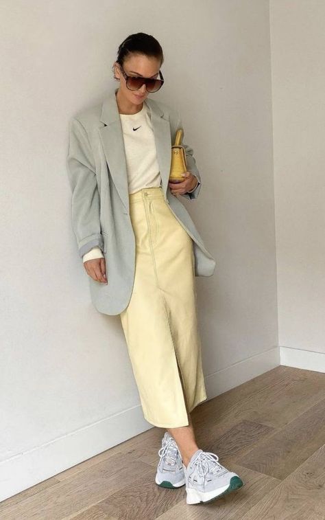 Pastel Yellow Jacket Outfit, Pastel Yellow Pants Outfit, Yellow And Beige Outfit, Casual Outfits For Work, Yellow Pants Outfit, Elegantes Outfit Damen, Outfits For Work, Stylish Work Attire, Office Outfits Women