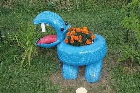 Garden Ideas Using Old Tires, Ideas Para Decorar Jardines, Recycled Tyres, Repurposed Tire, Tire Craft, Tire Garden, Kids Backyard Playground, Recycled Garden Art, Tire Planters