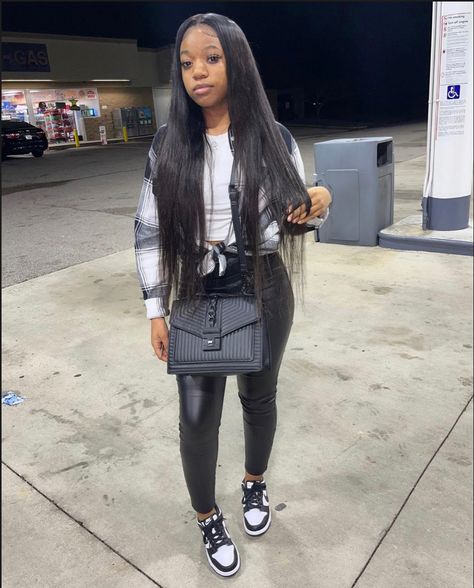 Black And White Outfit Ideas Black Women, Black And White Dunks Outfits, Outfits With Black And White Dunk Lows, Black White Dunks Outfit, Outfits With Dunks Black And White, Black Dunks Outfit, Black And White Dunks Outfit, Black And White Dunks, Dunks Outfits